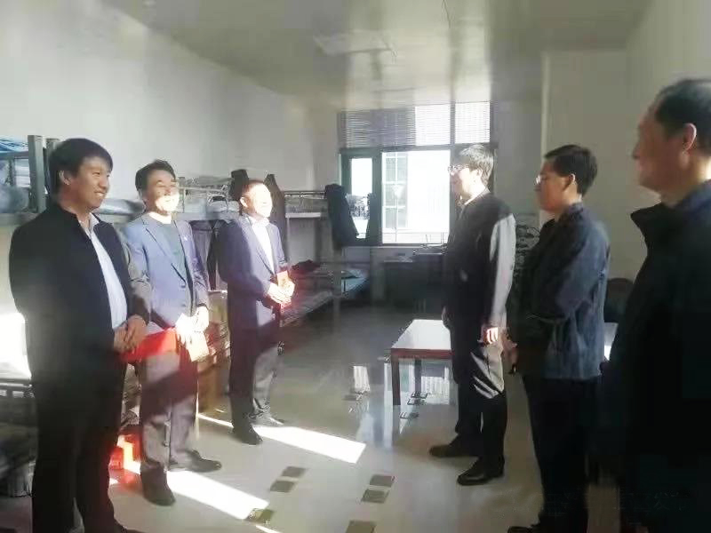 工業(yè)園區(qū)管委會、泓源公司慰問園區(qū)機(jī)關(guān)保安門衛(wèi)等一線人員(圖2)
